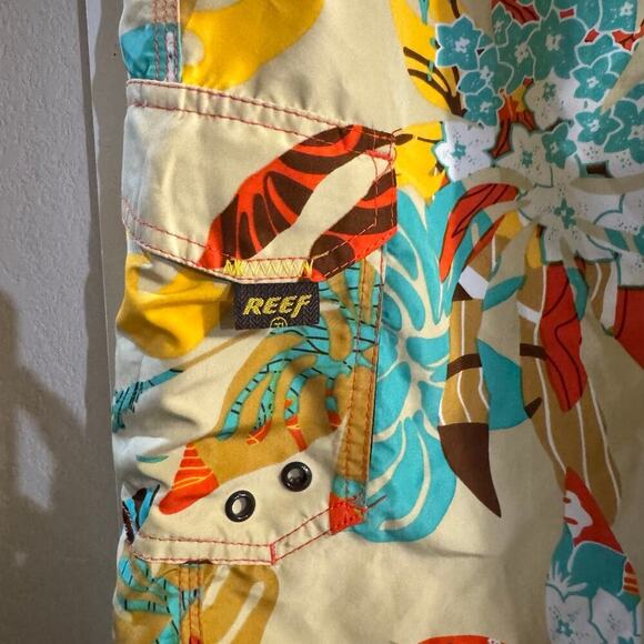 Reef Floral Men’s Board Shorts Unlined Size 33 Resortwear Vacation Beach Yellow - Picture 3 of 5